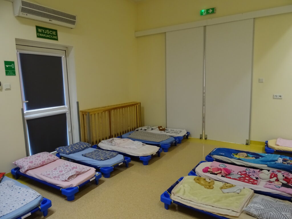 Teren żłobka - sypialnia